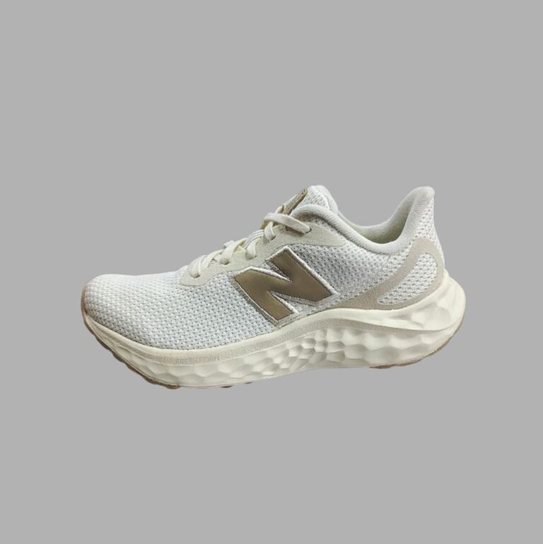 Tenis New Balance WARISRA4 Beige Deportivos/Casuales para Mujer