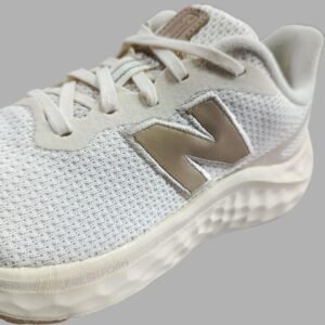 Tenis New Balance WARISRA4 Beige Deportivos/Casuales para Mujer